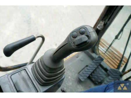 Rupsgraafmachines 2005 Caterpillar 330CL (36)