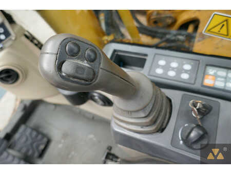 Rupsgraafmachines 2005 Caterpillar 330CL (37)