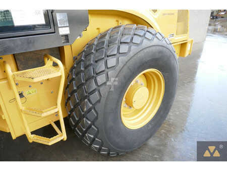 Walce  2018 Caterpillar CS64B (14)