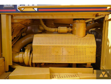 Bulldózerek 1990 Caterpillar D8N (18)