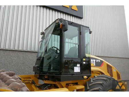 Single drum compactors 2010 Caterpillar CP76 (13)