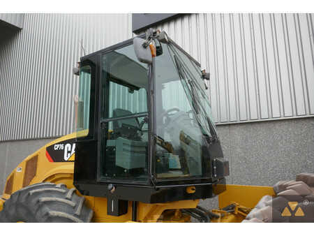 Single drum compactors 2010 Caterpillar CP76 (14)
