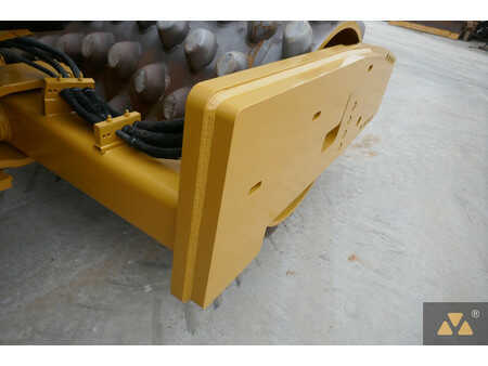 Single drum compactors 2010 Caterpillar CP76 (18)
