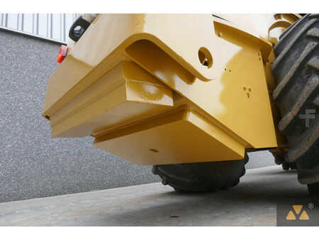 Single drum compactors 2010 Caterpillar CP76 (19)