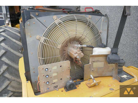 Single drum compactors 2010 Caterpillar CP76 (22)