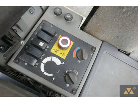 Single drum compactors 2010 Caterpillar CP76 (33)