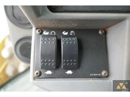 Single drum compactors 2010 Caterpillar CP76 (34)
