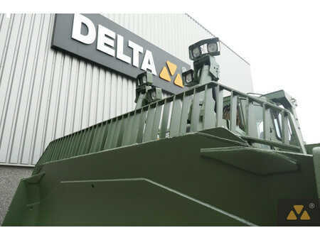 Telaketjupuskutraktorit 2002 Caterpillar D9R Ex-army (23)