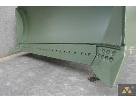 Telaketjupuskutraktorit 2003 Caterpillar D9R Ex-army (12)