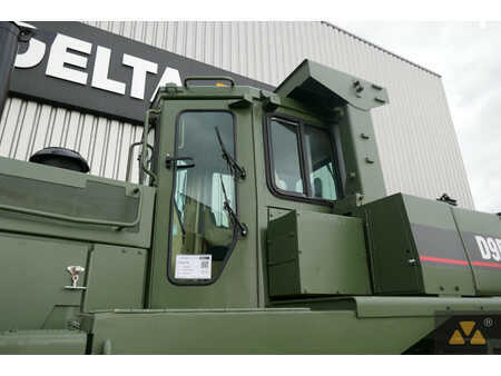 Telaketjupuskutraktorit 2003 Caterpillar D9R Ex-army (17)