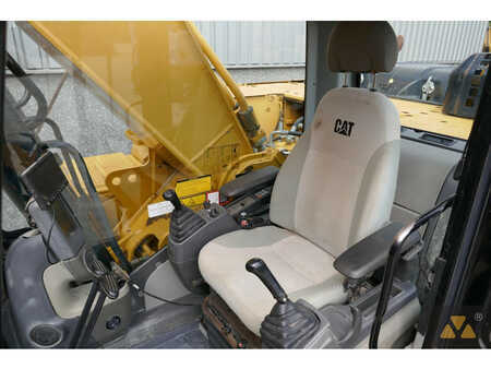 Caterpillar 330DL