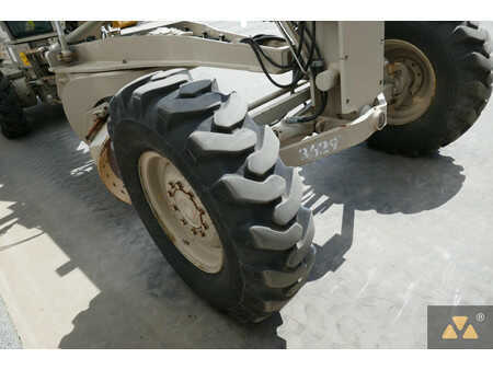 Grejdry 2013 Komatsu GD555-5 Ex-army (32)
