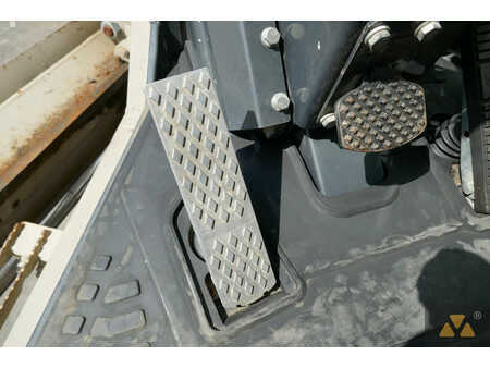 Grejdry 2013 Komatsu GD555-5 Ex-army (37)