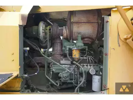 Buldożery 2009 Caterpillar D7F Ex-army (18)
