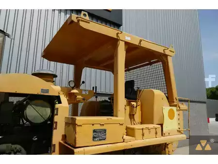 Buldożery 2009 Caterpillar D7F Ex-army (19)