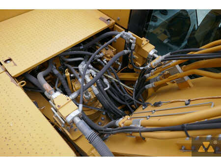 Rupsgraafmachines 2016 Caterpillar 330FL (21)