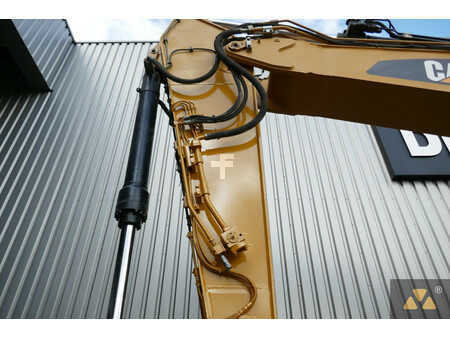 Rupsgraafmachines 2016 Caterpillar 330FL (12)