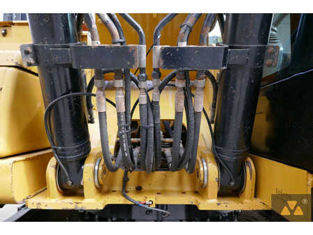 Rupsgraafmachines 2016 Caterpillar 330FL (22)