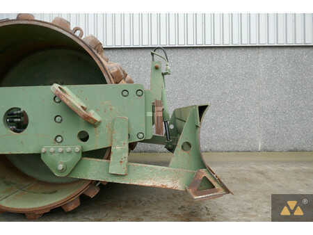 Egyhengeres henger 2002 Caterpillar CS563D Ex-army (13)