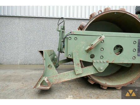 Egyhengeres henger 2002 Caterpillar CS563D Ex-army (14)