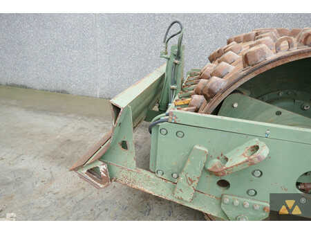 Egyhengeres henger 2002 Caterpillar CS563D Ex-army (15)