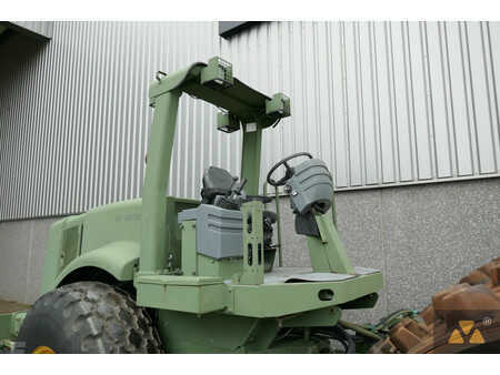 Egyhengeres henger 2002 Caterpillar CS563D Ex-army (23)