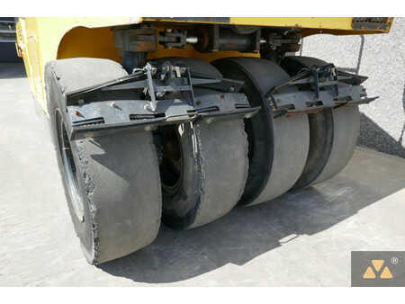 Válce s gumovými koly 2012 BOMAG BW25RH (13)