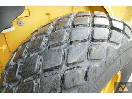 Single drum compactors 2019 Caterpillar CS66B (13)