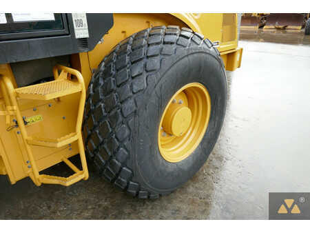 Single drum compactors 2019 Caterpillar CS66B (14)