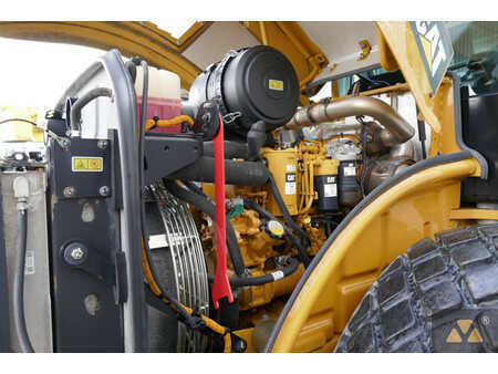 Single drum compactors 2019 Caterpillar CS66B (17)