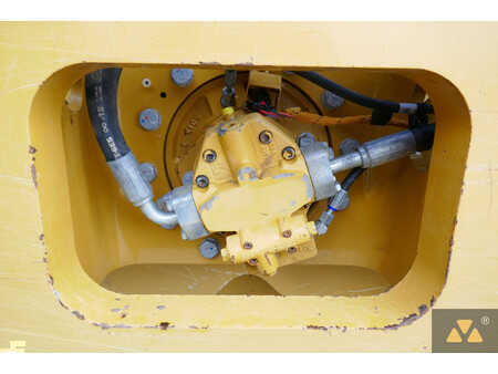 Single drum compactors 2019 Caterpillar CS66B (21)