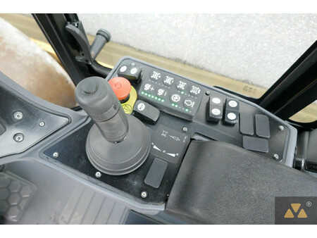 Single drum compactors 2019 Caterpillar CS66B (31)