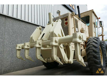 Osztályosok 2007 Caterpillar 130G Ex-army (9)