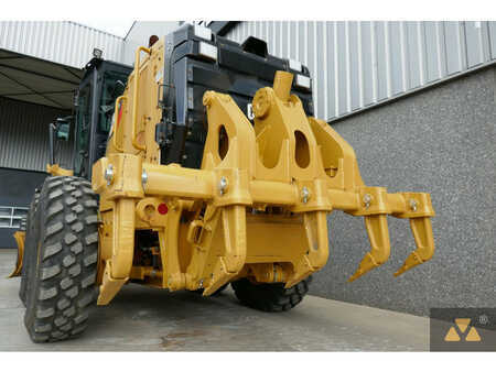 Caterpillar 12M2