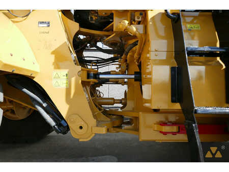 Kolové nakladače 2021 Caterpillar 980M (23)