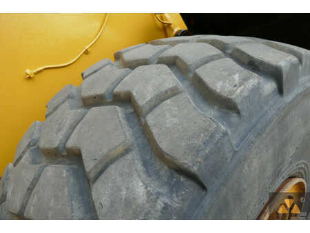 Kolové nakladače 2021 Caterpillar 980M (19)