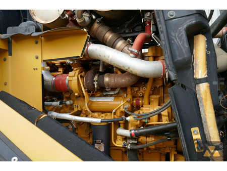 Kolové nakladače 2021 Caterpillar 980M (28)