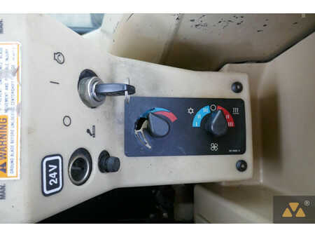 Grader 2002 Caterpillar 140H Ex-army (37)