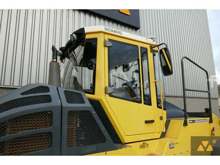 Válce s gumovými koly 2010 BOMAG BW25RH (15)