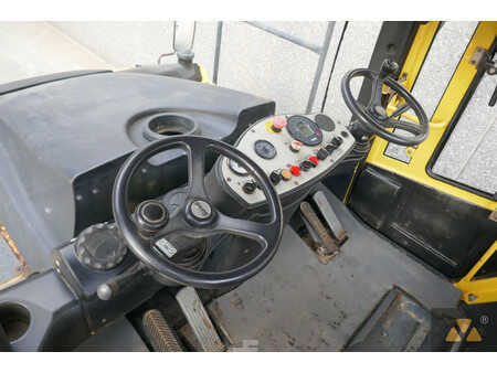 Válce s gumovými koly 2010 BOMAG BW25RH (24)