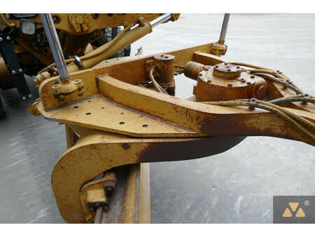 Grader 2000 Caterpillar 140H (15)