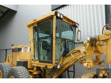 Grader 2000 Caterpillar 140H (20)