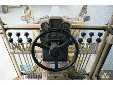 Grader 2000 Caterpillar 140H (31)