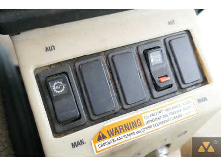 Grader 2000 Caterpillar 140H (37)