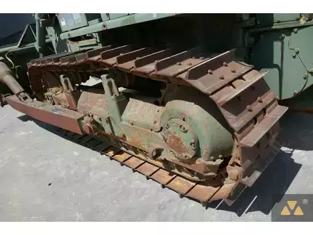 Buldożery 2009 Caterpillar D7F Ex-army (26)
