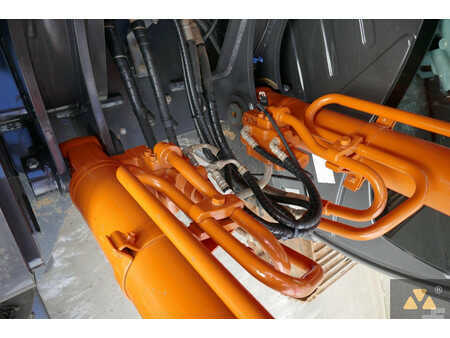 Kettenbagger 2022 Hitachi ZX210LC-7 (18)