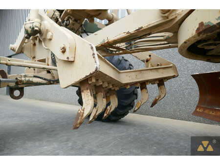 Livellatrici 2006 Caterpillar 130G Ex-army (11)