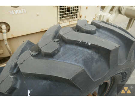 Livellatrici 2006 Caterpillar 130G Ex-army (21)