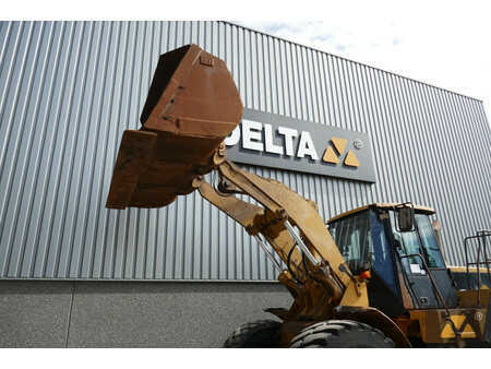 Carregadeira de rodas 2002 Caterpillar 966G Series II (16)