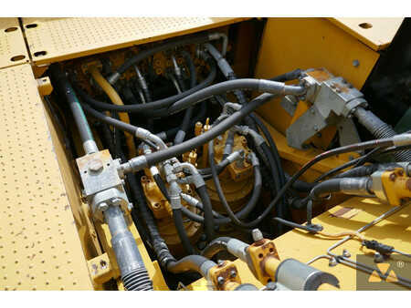 Korečková rýpadla 2015 Caterpillar 352F (19)